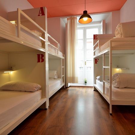 Far Home Atocha Madrid Exterior foto